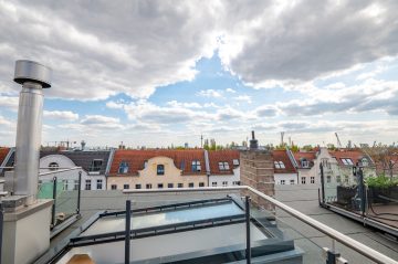 Luxuriöse Dachgeschosswohnung mit atemberaubendem Panoramablick für den exklusiven Singlehaushalt, 10437 Berlin, Dachgeschosswohnung